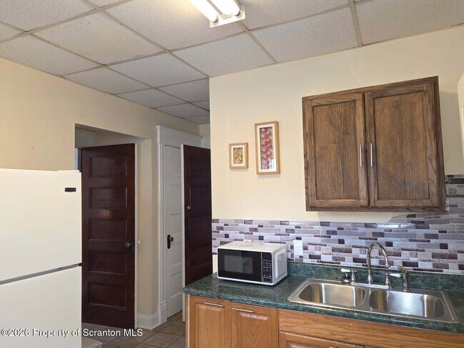 Building Photo - 1706 E Gibson St