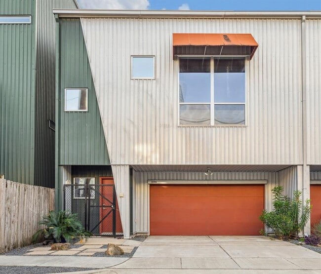 Building Photo - 1306 Arthur St