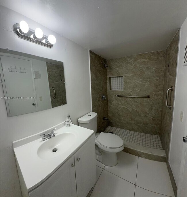 Building Photo - 7155 Miami Lakes Dr