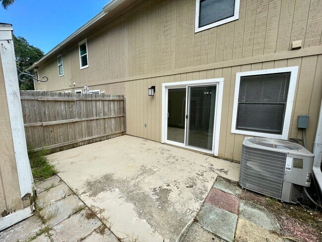 Building Photo - Townhome in Ormond Beach