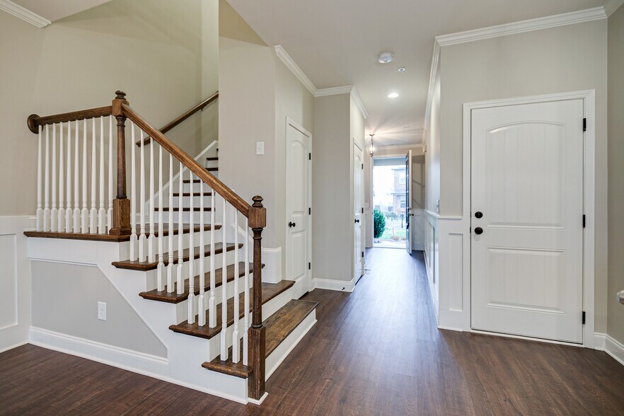 Building Photo - 2576 Wellesley Square Dr