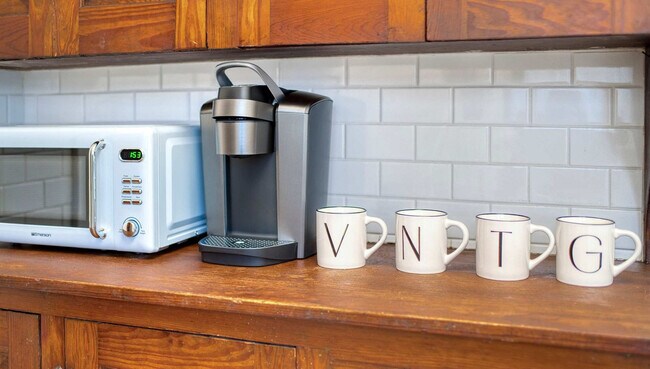 Building Photo - 3073 Fairmount Blvd