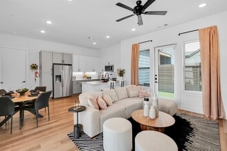 Building Photo - 1521 Bernard St