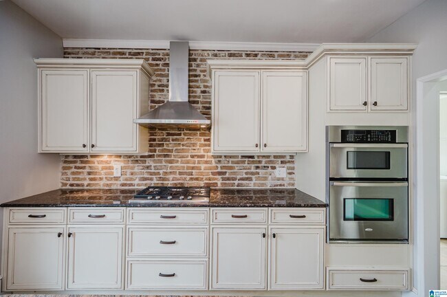 Building Photo - 2810 Rhodes Cir S