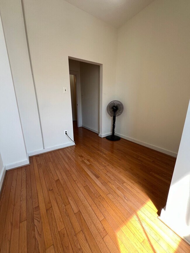 Building Photo - 1010 Race St