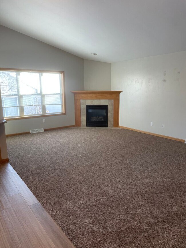 Building Photo - 2930 W Glenpark Dr