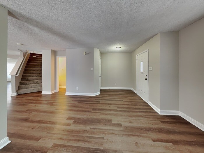 Building Photo - 1570 Broyles Ln