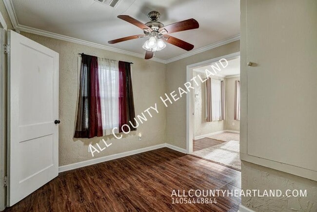 Building Photo - 2128 Hardin Dr