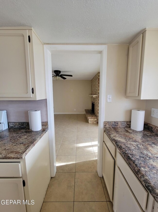 Building Photo - 305 Garden Grove Ln