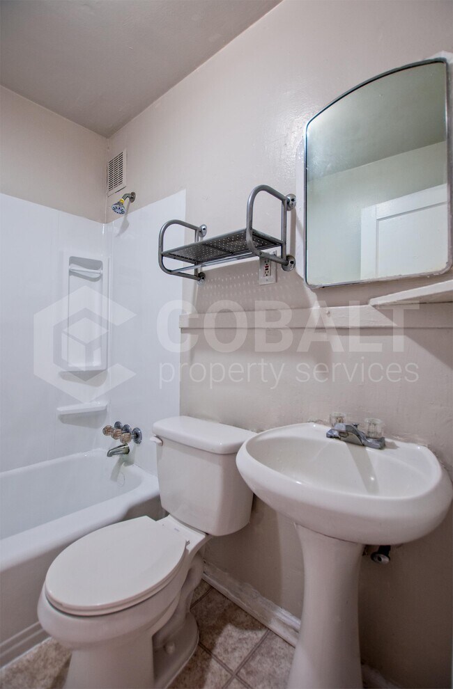 Building Photo - 1338 McLendon Ave NE
