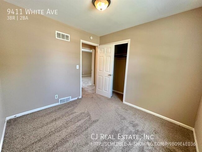 Building Photo - 9411 White Ave