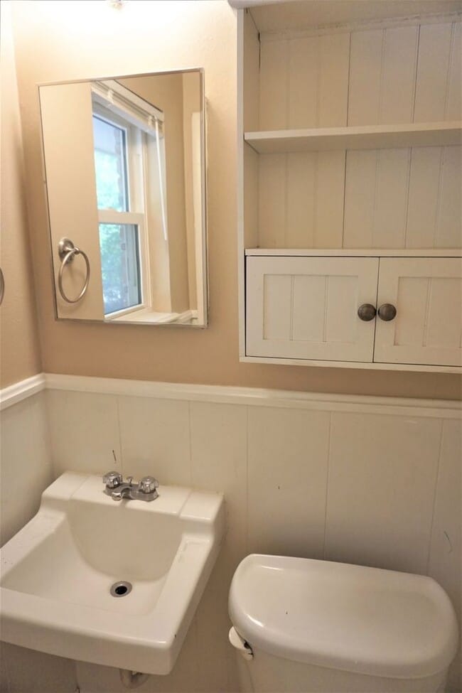 Building Photo - 1813 Hardy Dr