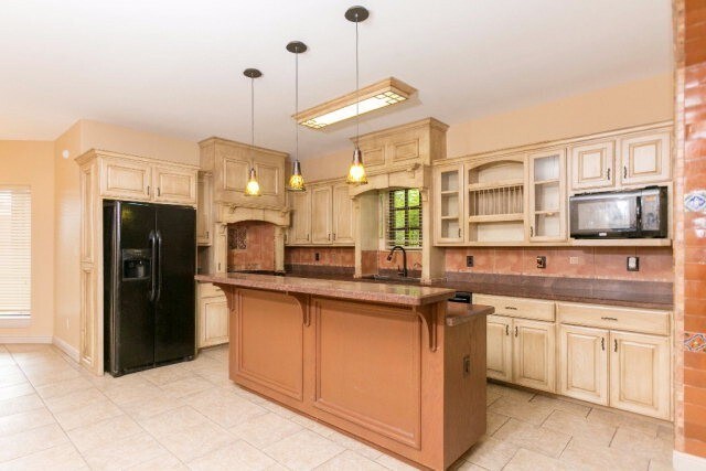 Building Photo - 4Bed/3.5Bath WITH A POOL Now available in Mcallen TX