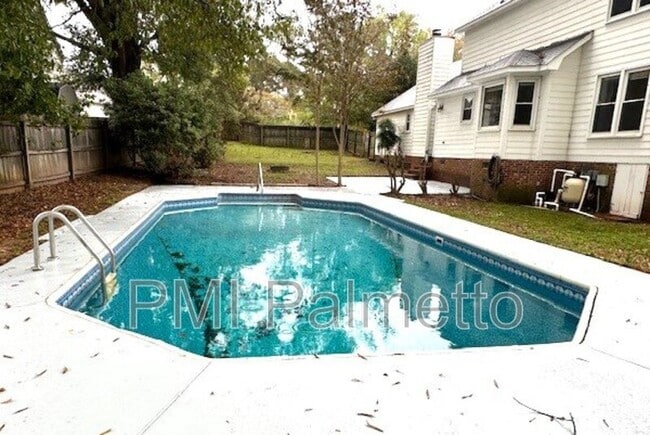 Building Photo - 105 Larkspur Ct