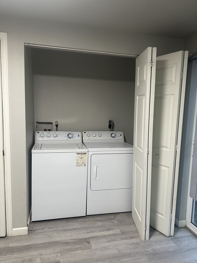 Laundry - 449 W 4th St