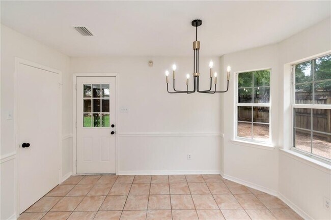 Building Photo - 1117 Pinemont Dr