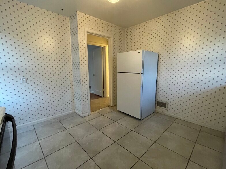 Building Photo - 706 S 25th St