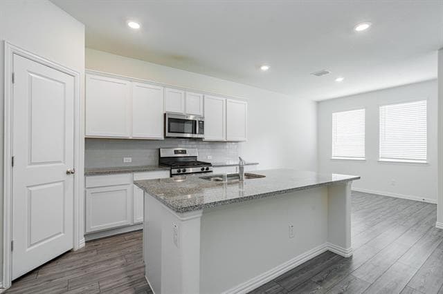 Building Photo - 624 Beltrand Ln
