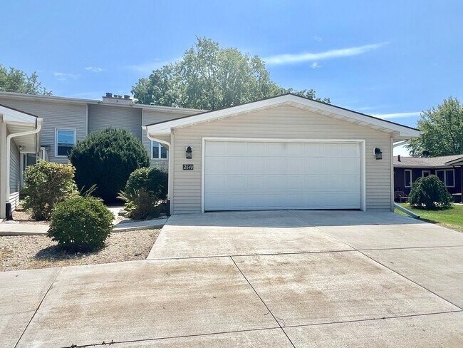 Building Photo - 2640 Blarney Stone Dr