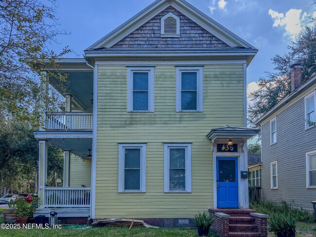 Building Photo - 136 E 6th St