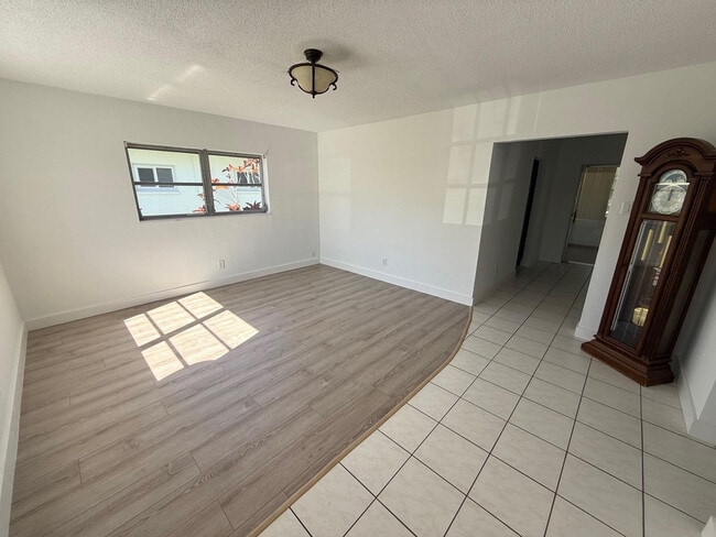 Building Photo - 6805 NW 75th Dr