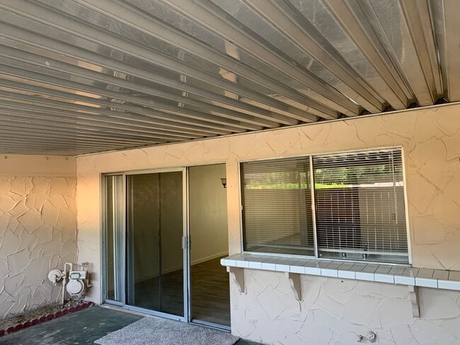 Building Photo - 3 Bed 2.5 Bath Townhouse