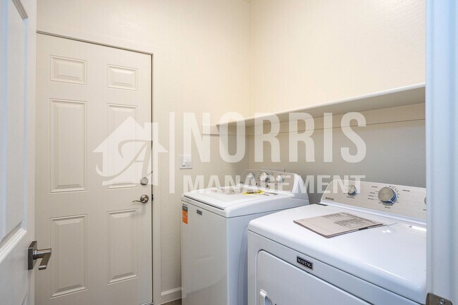 Building Photo - Beautiful Brand New Home with Block Wall