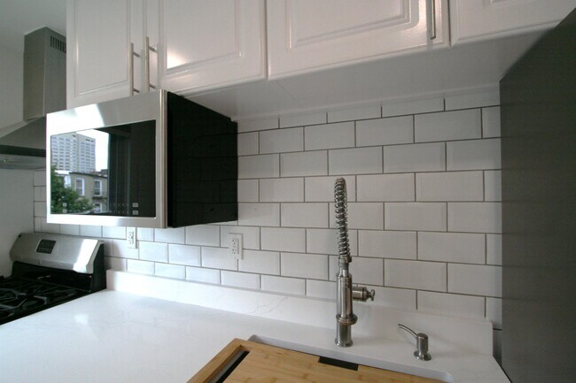 Building Photo - 142 Sussex St