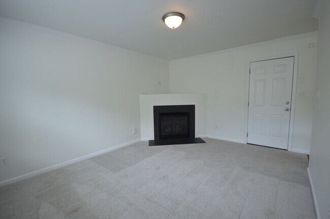 Building Photo - 404 Hanson Rd