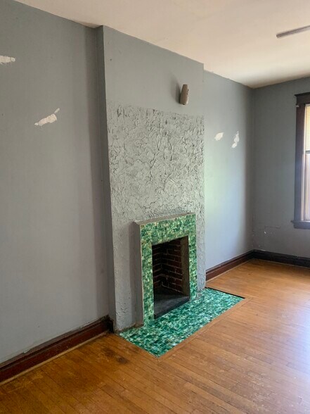 Living Room (2nd pic) - 4658 Michigan Ave