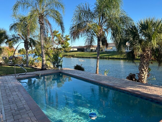 Building Photo - 1220 Lakeside Dr