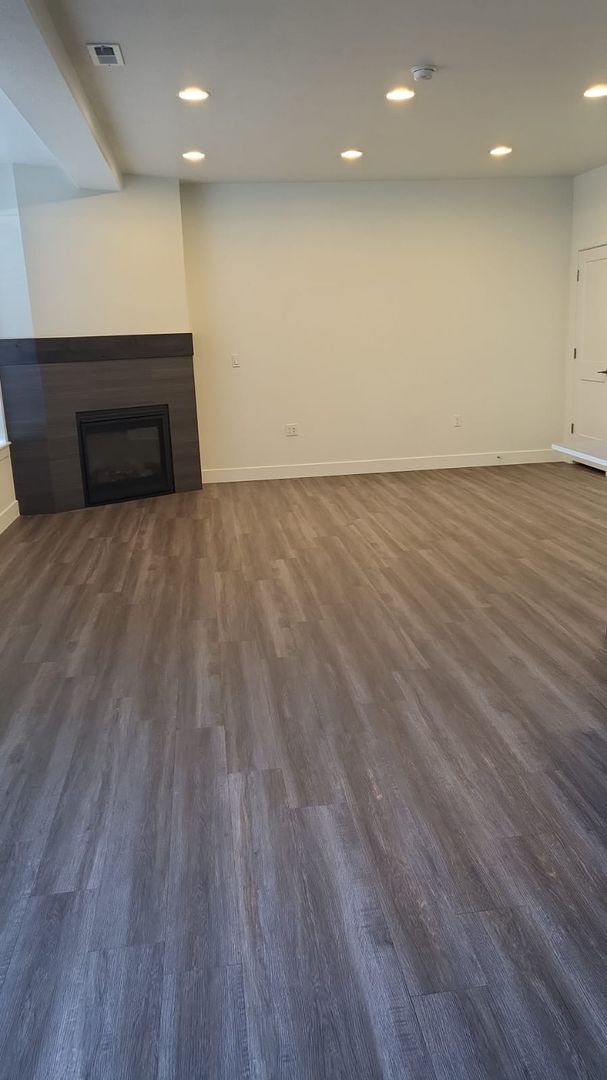 Building Photo - MOVE IN SPECIAL-$500 OFF FIRST MONTHS RENT...