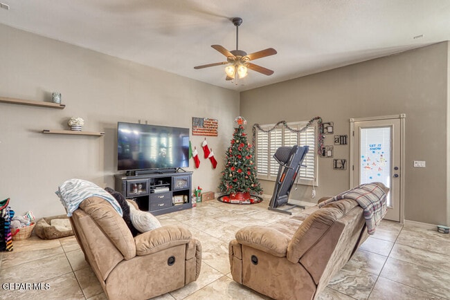 Building Photo - 13102 Cozy Cove Ave