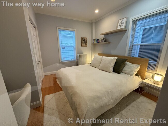 Building Photo - 1576 Cambridge St