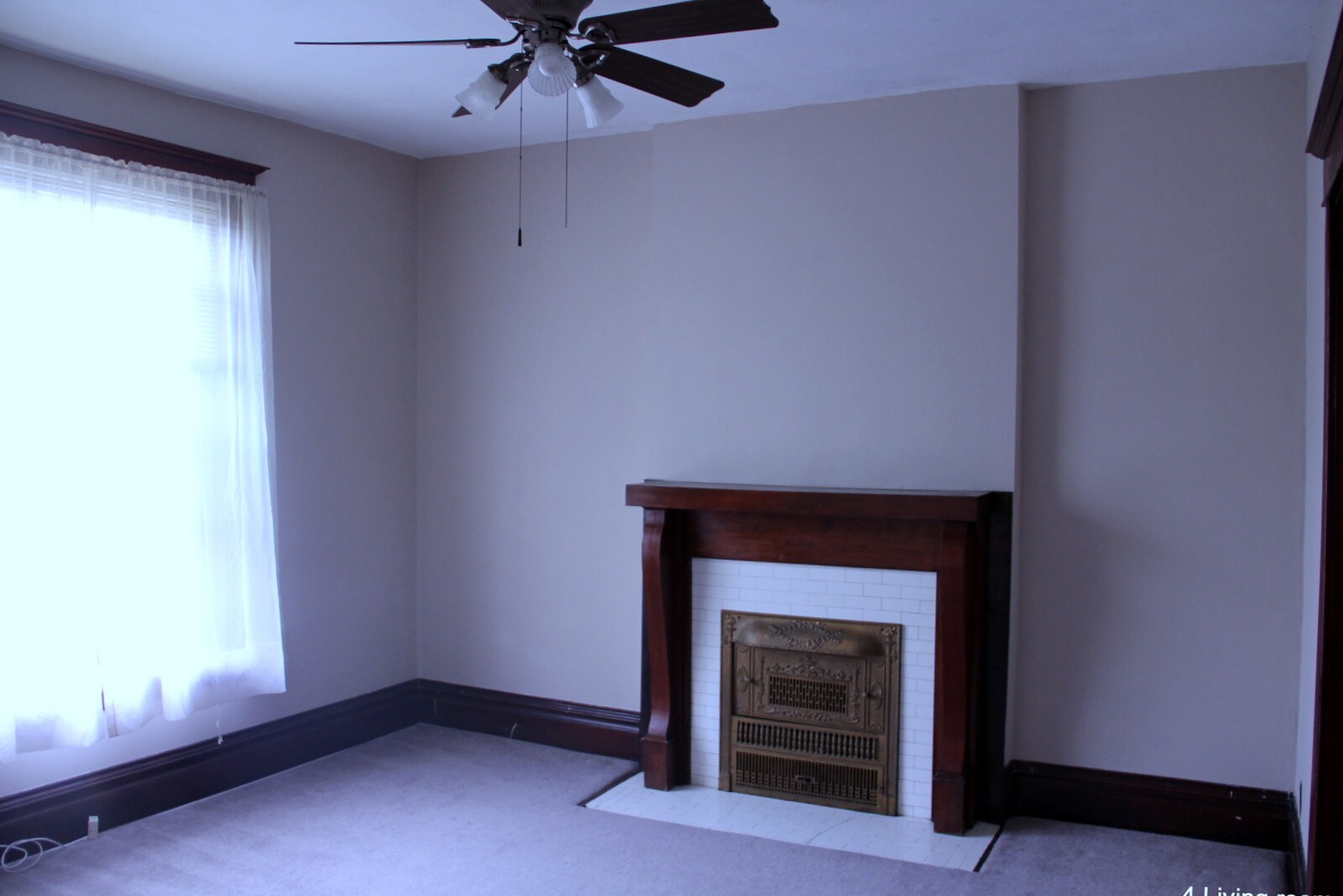 Living room 12x12 - 3016 Victor St