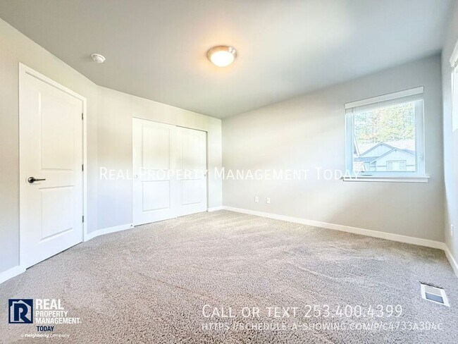 Building Photo - 16156 8th Ave E