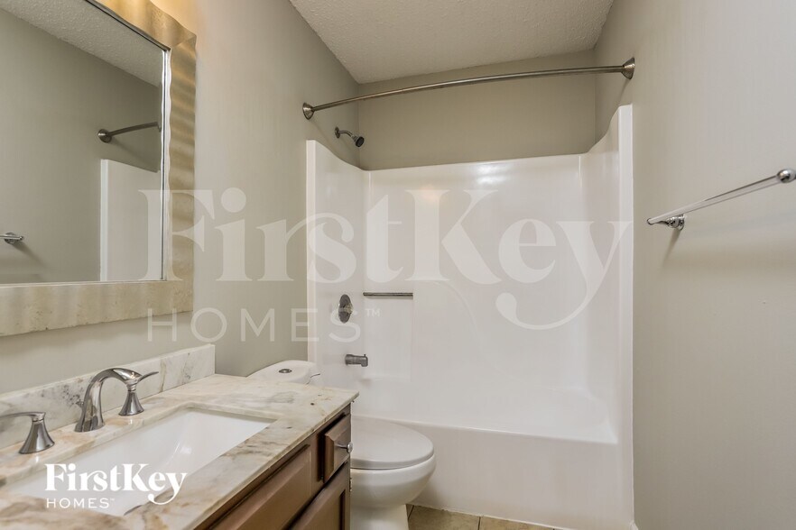 Building Photo - 3201 Lupine Dr