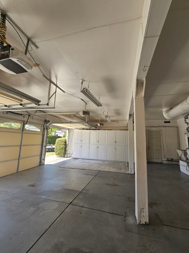 Building Photo - 45 Mainprice Ct