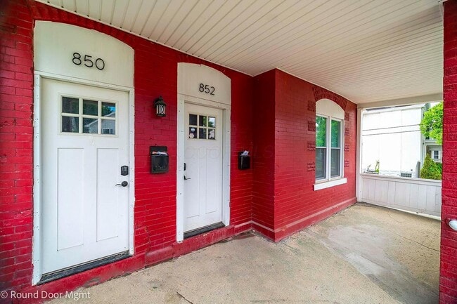Building Photo - 850 Wilson Ave