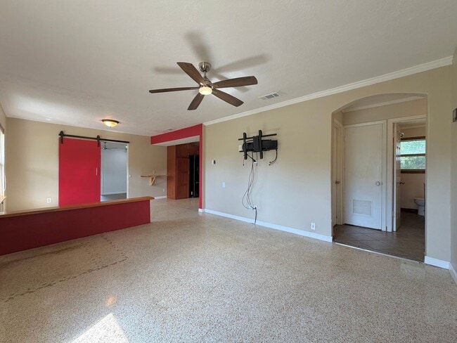Building Photo - 7103 Twin Crest Dr