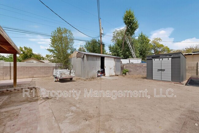 Building Photo - 823 San Lorenzo Ave NW