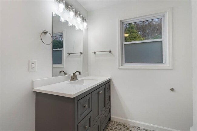 Building Photo - 3142 Chamblee Gap Rd