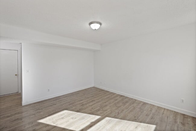 Building Photo - Spacious 6-Bedroom / 3.5-Bath Home — Great Location + Solar Savings!