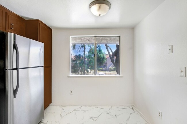Building Photo - Available now for immediate move in. The L...