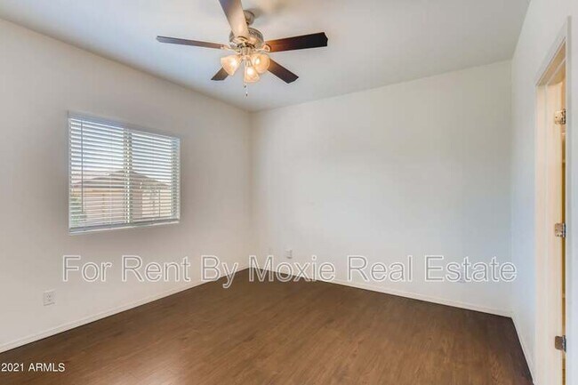 Building Photo - 325 E Kona Dr