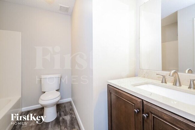 Building Photo - 1204 Grand Cir