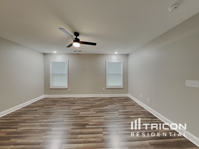 Building Photo - 19 Bloomwood Heights