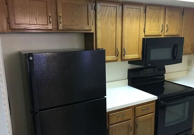 Building Photo - 3/3 In Rockwood Villas