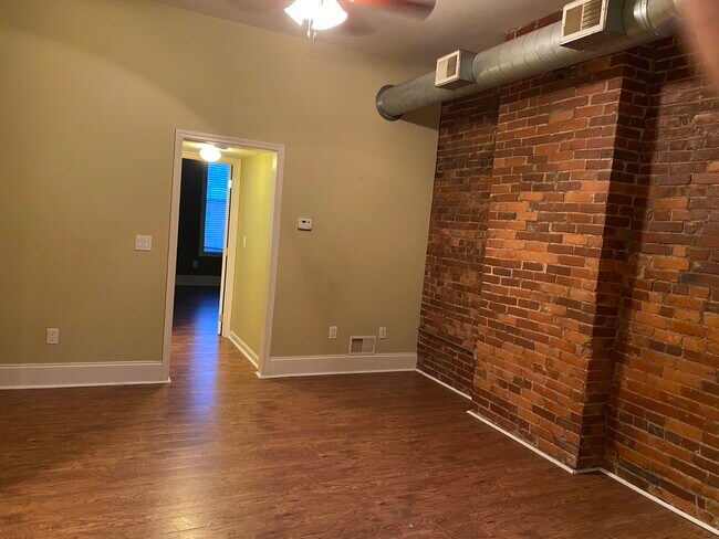 Building Photo - 1213 E Carson St