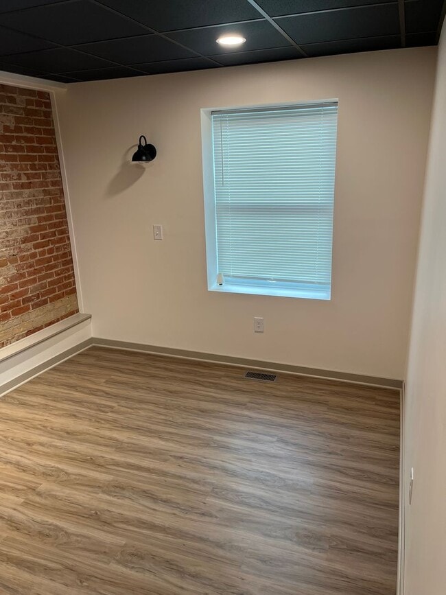 Building Photo - 201 Paquin St E